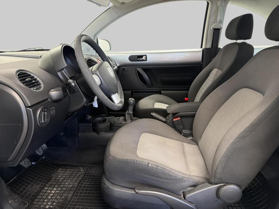 VOLKSWAGEN BEETLE 2009