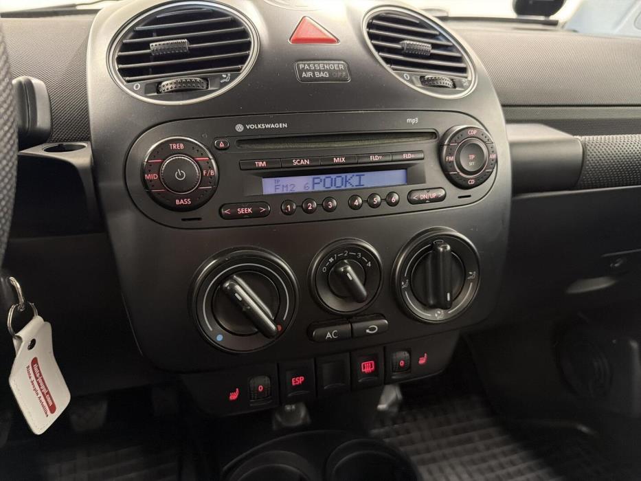 VOLKSWAGEN BEETLE 2009