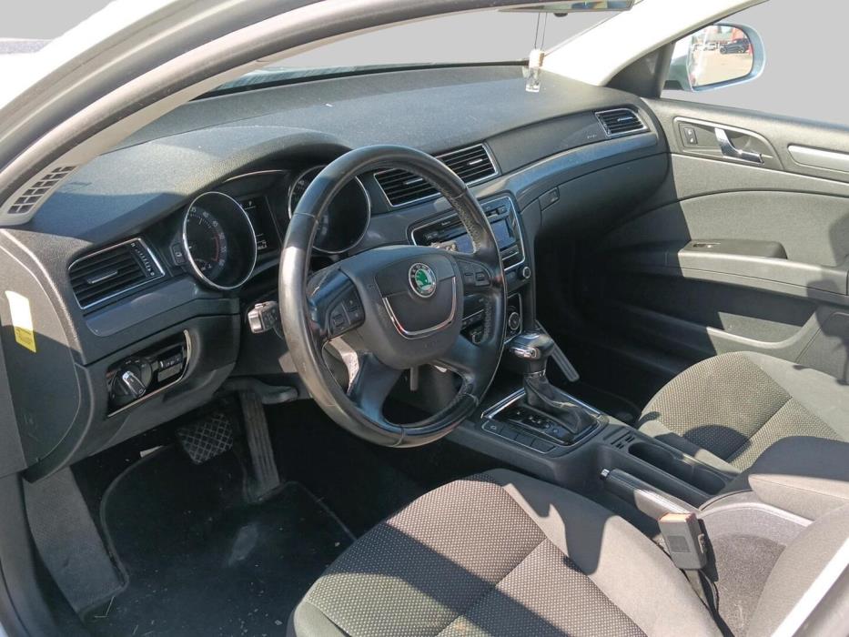 SKODA Superb 2011