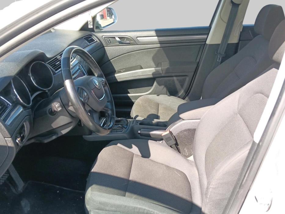 SKODA Superb 2011