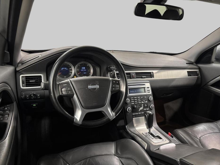 VOLVO V70 2010