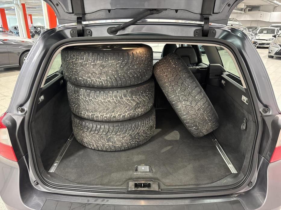VOLVO V70 2010