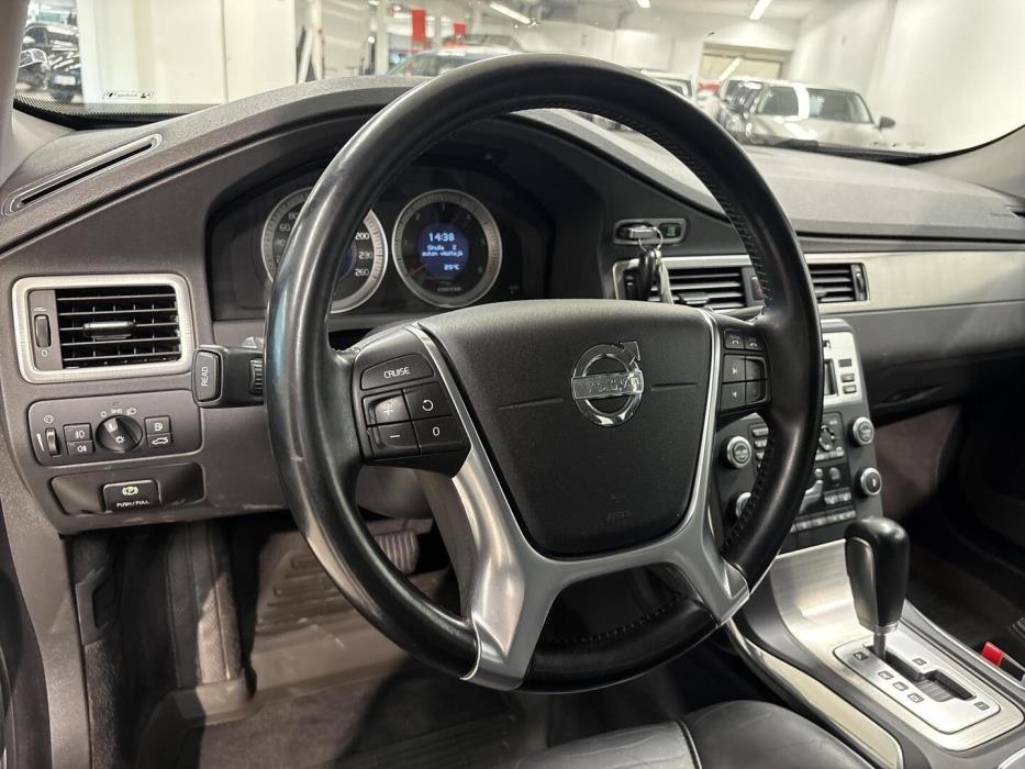 VOLVO V70 2010