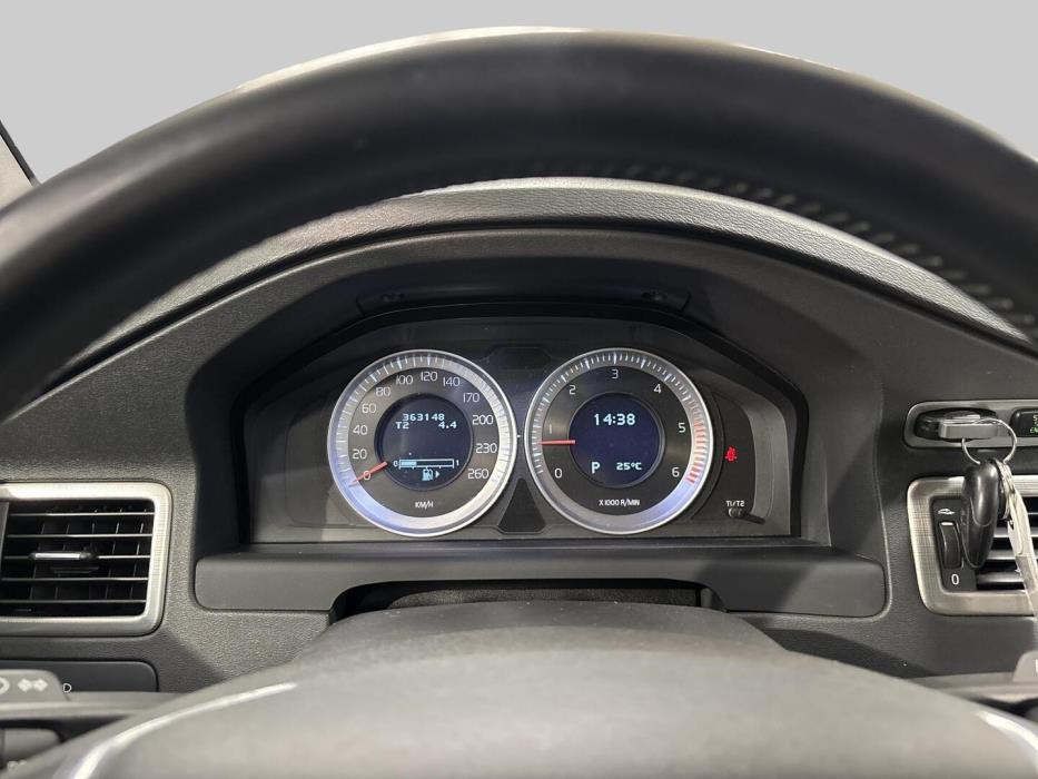VOLVO V70 2010