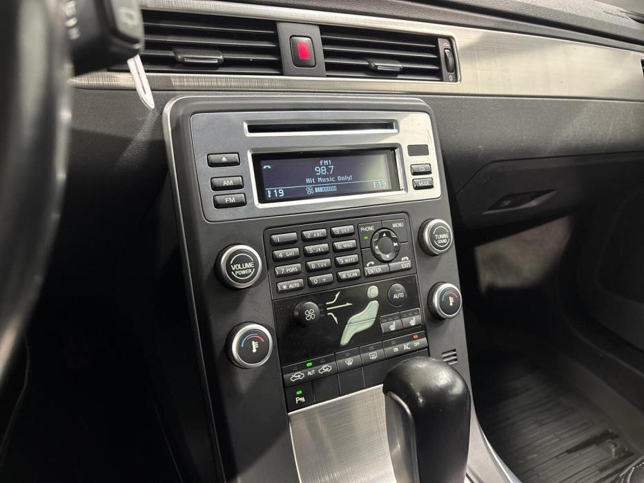 VOLVO V70 2010
