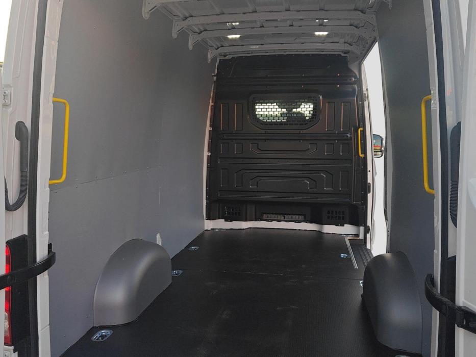 VOLKSWAGEN CRAFTER 2025