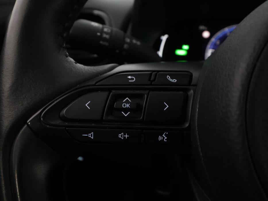 TOYOTA YARIS CROSS 2025
