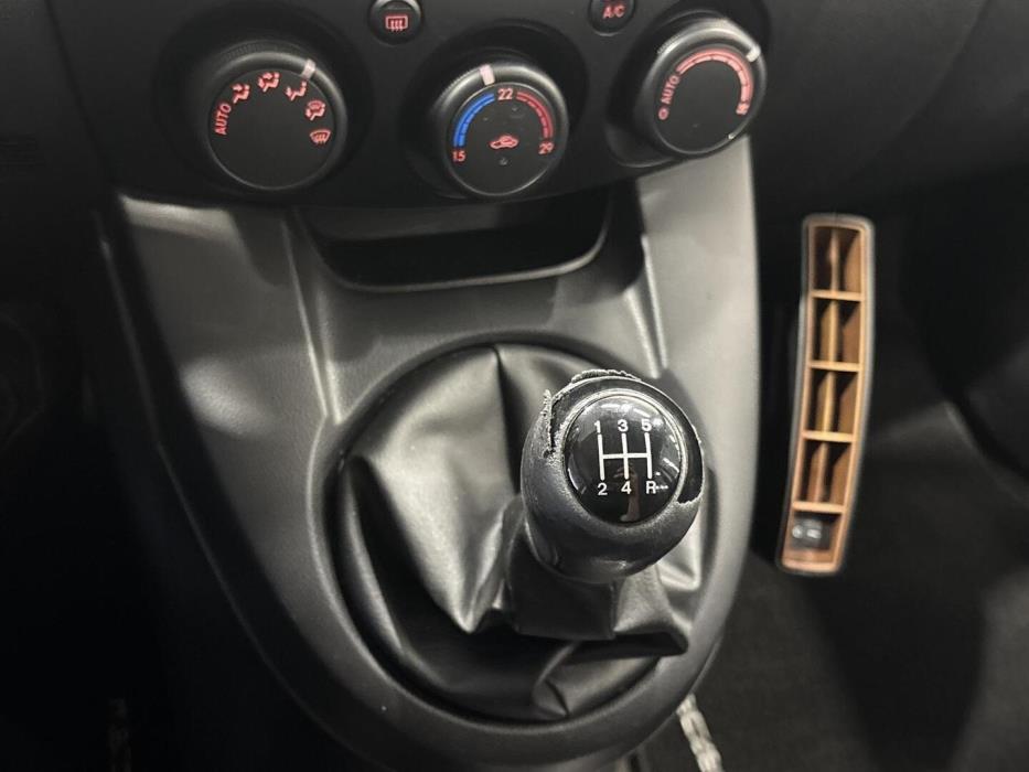 MAZDA Mazda2 2008