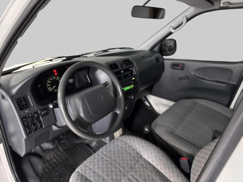 TOYOTA HIACE 2004