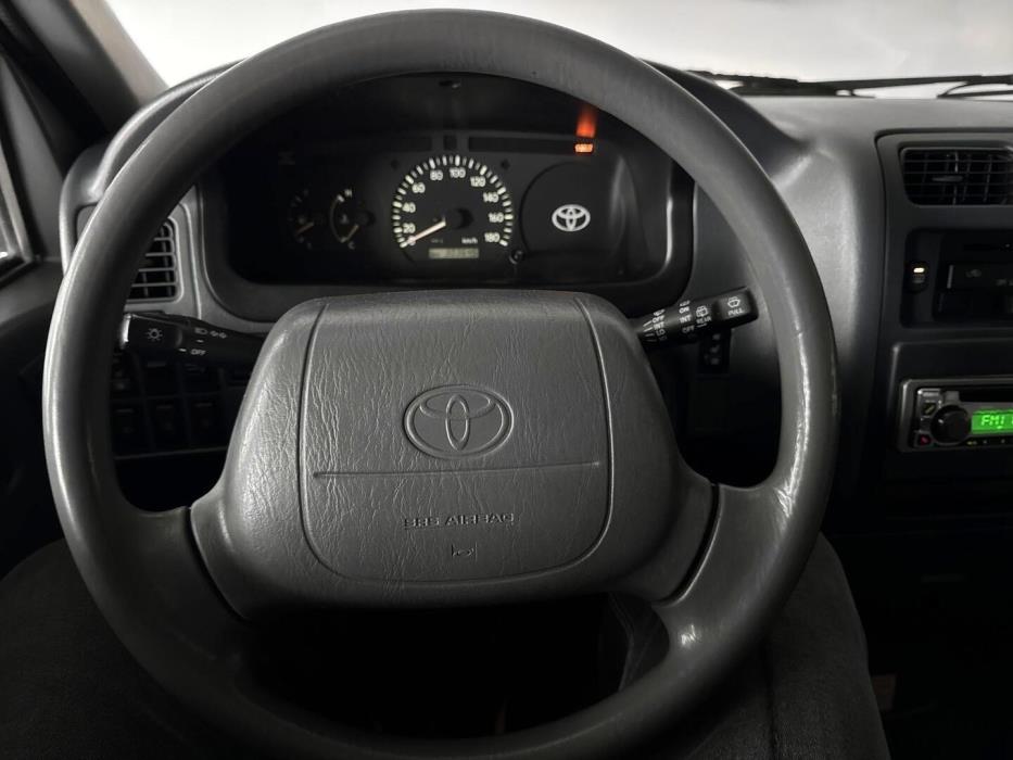 TOYOTA HIACE 2004