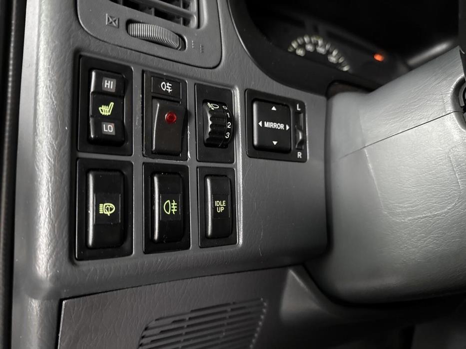 TOYOTA HIACE 2004
