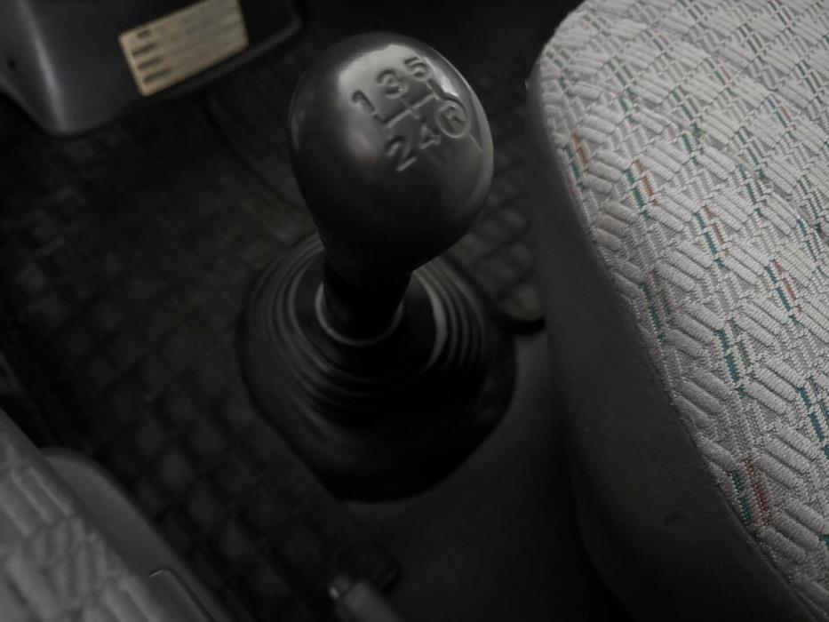 TOYOTA HIACE 2004