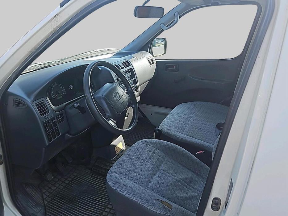 TOYOTA HIACE 2004