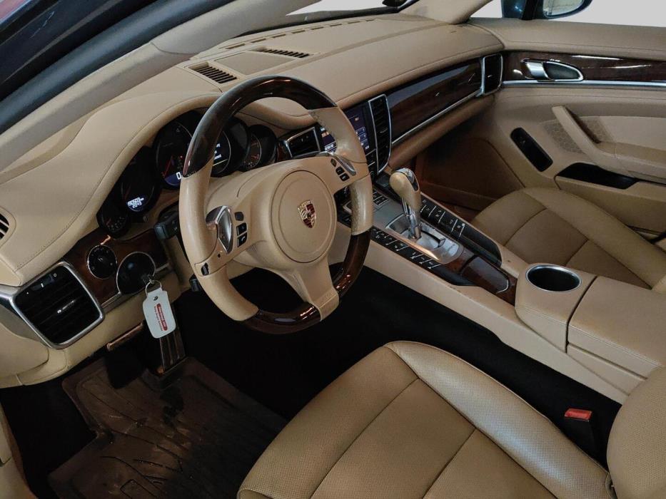 PORSCHE Panamera 2012