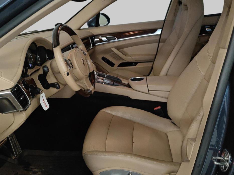 PORSCHE Panamera 2012