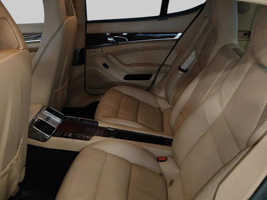 PORSCHE Panamera 2012