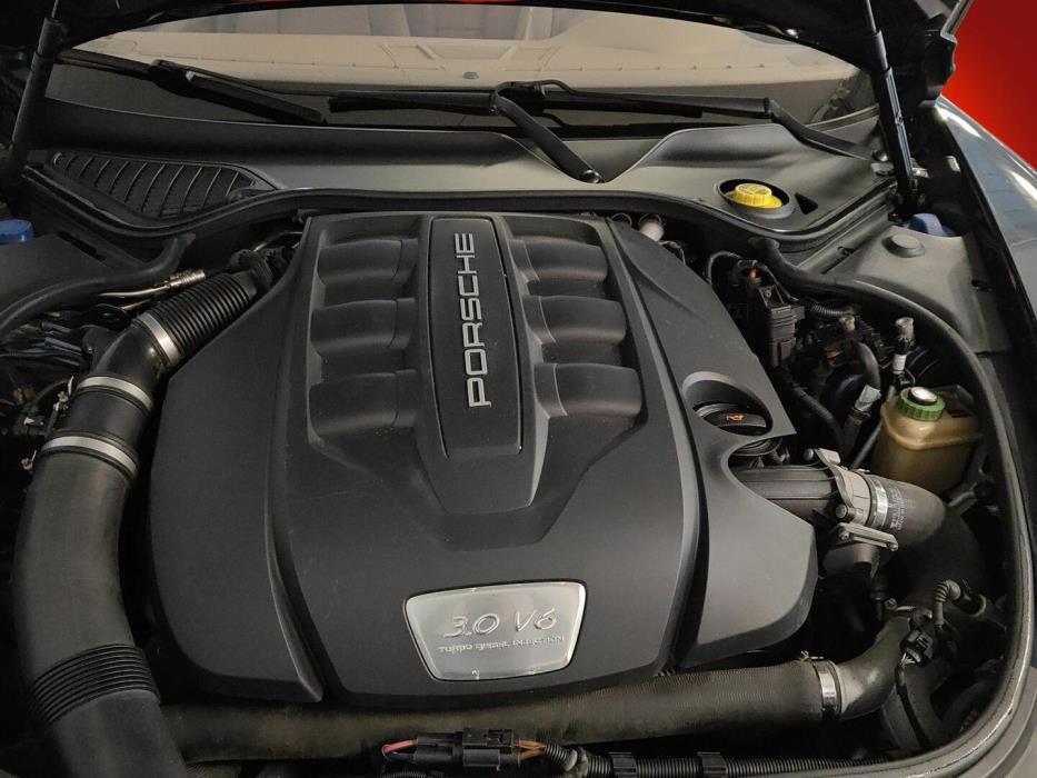 PORSCHE Panamera 2012