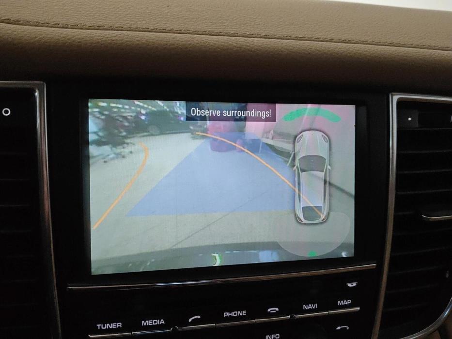 PORSCHE Panamera 2012