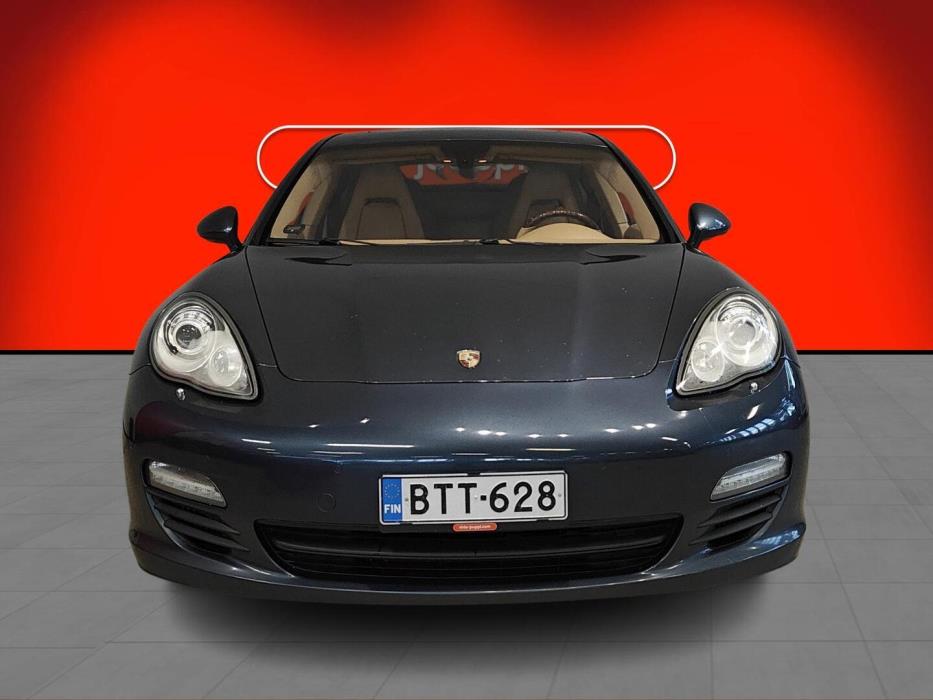 PORSCHE Panamera 2012