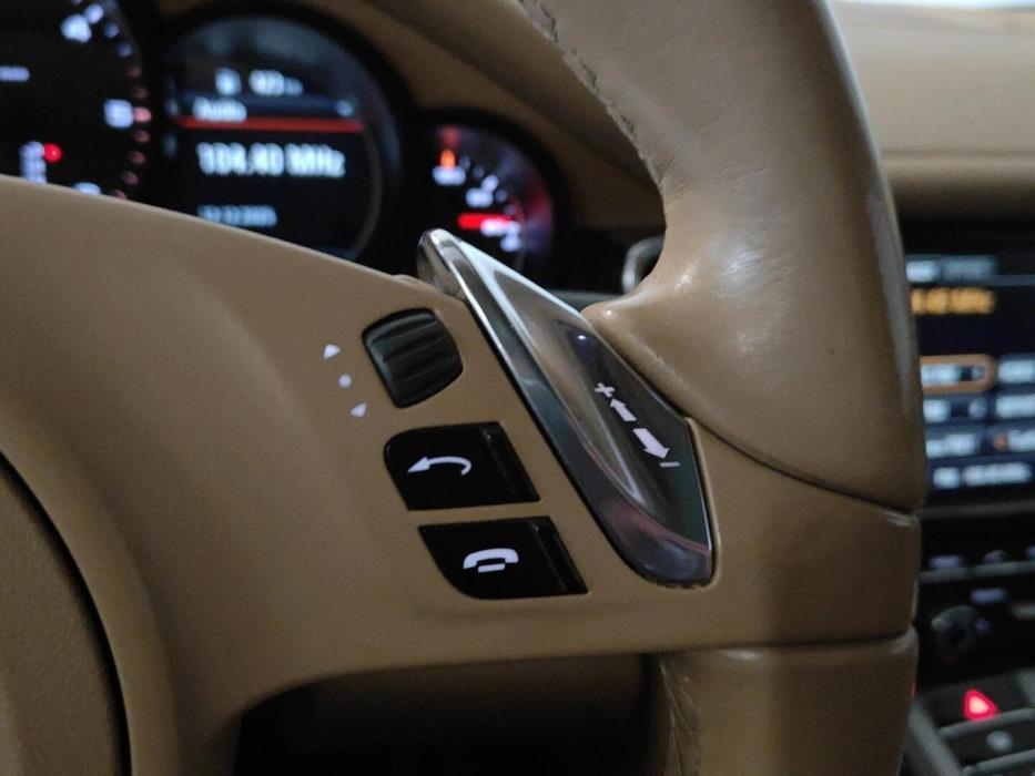 PORSCHE Panamera 2012