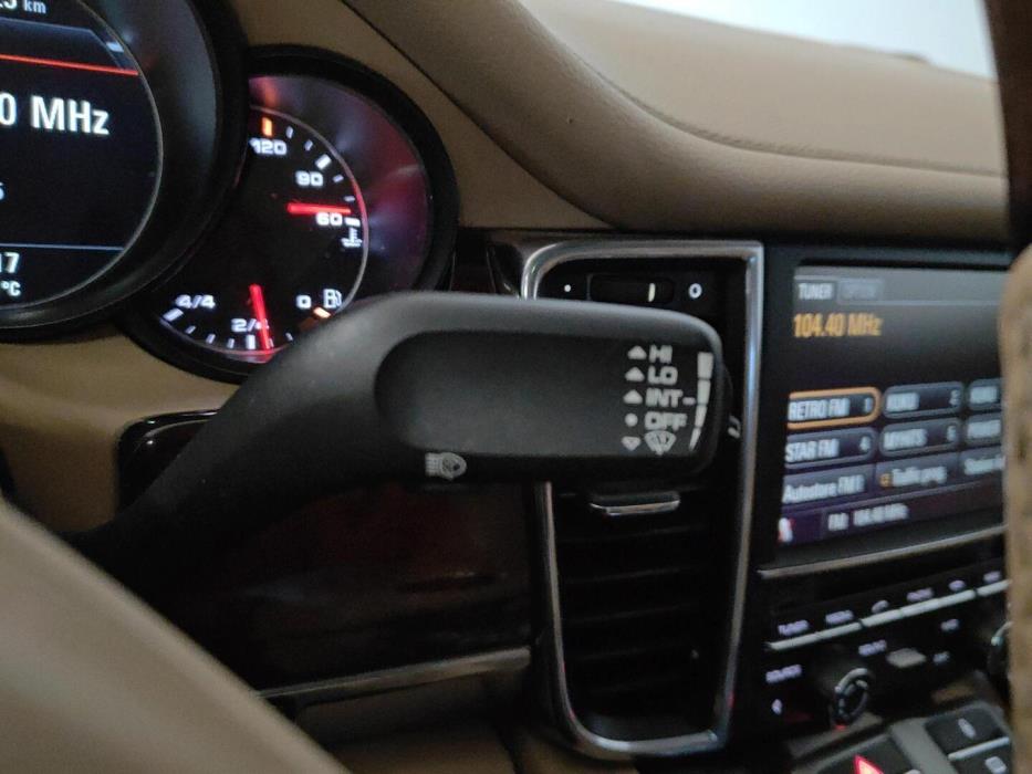 PORSCHE Panamera 2012
