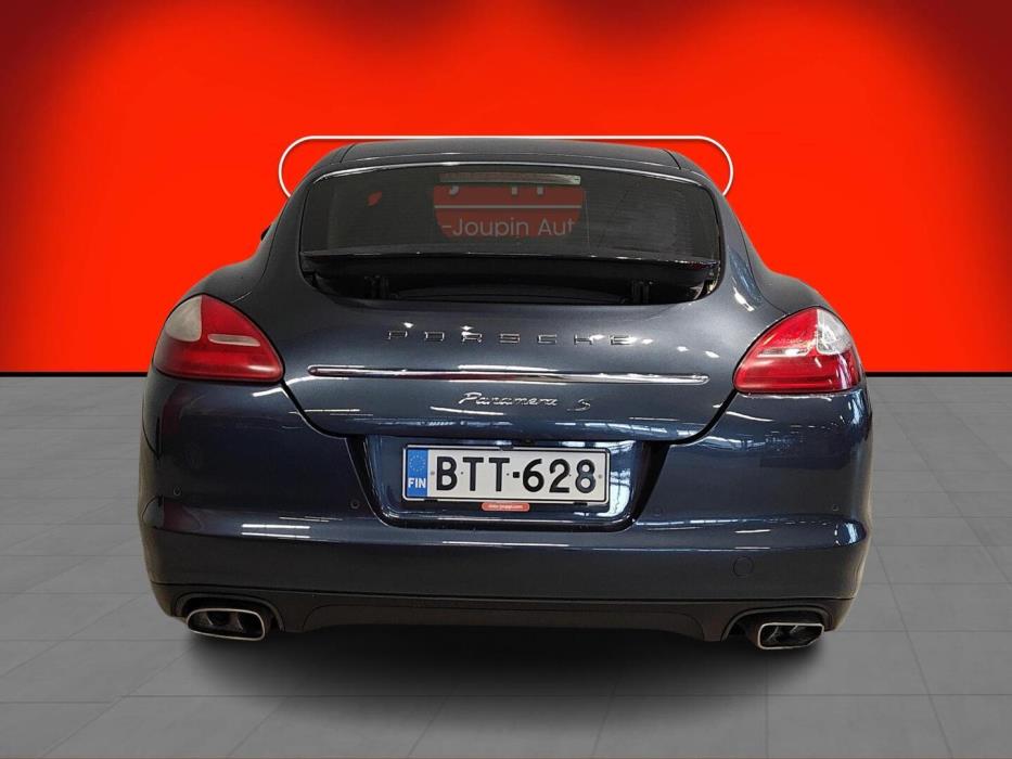 PORSCHE Panamera 2012