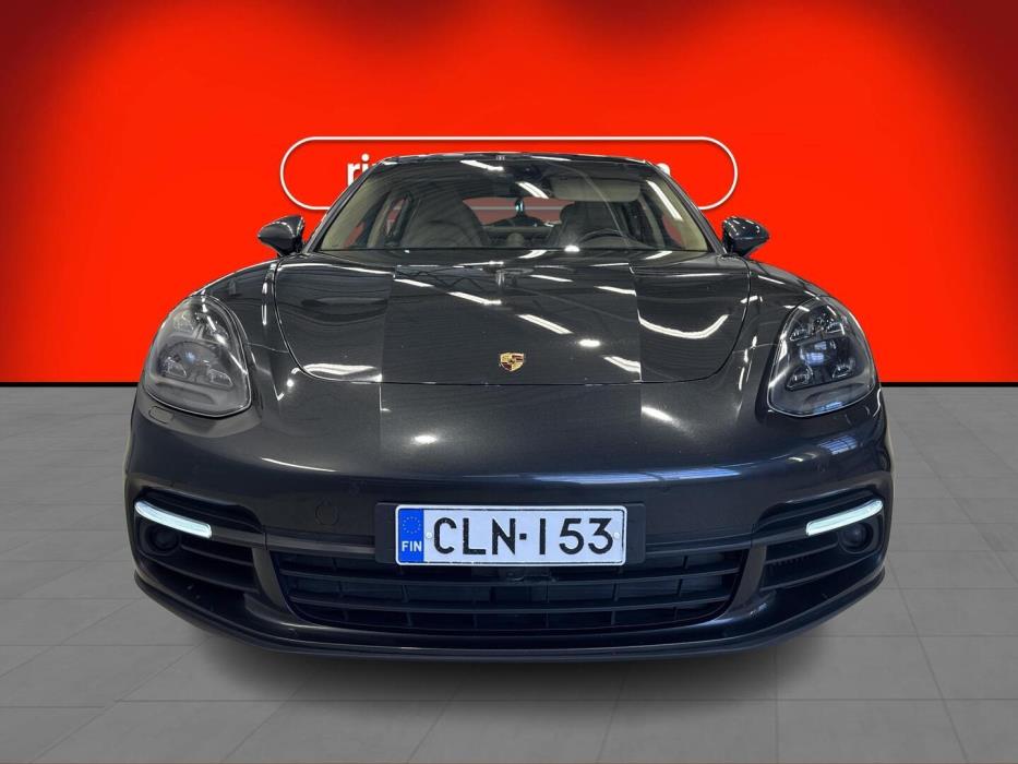 PORSCHE Panamera 2018
