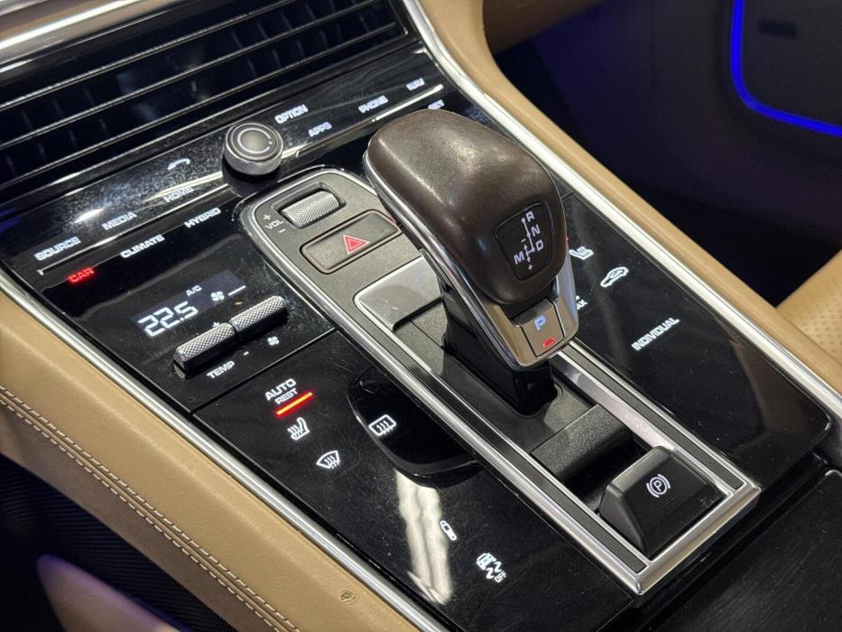 PORSCHE Panamera 2018
