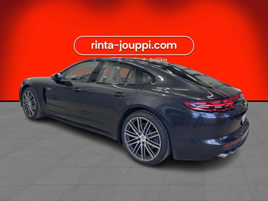 PORSCHE Panamera 2018