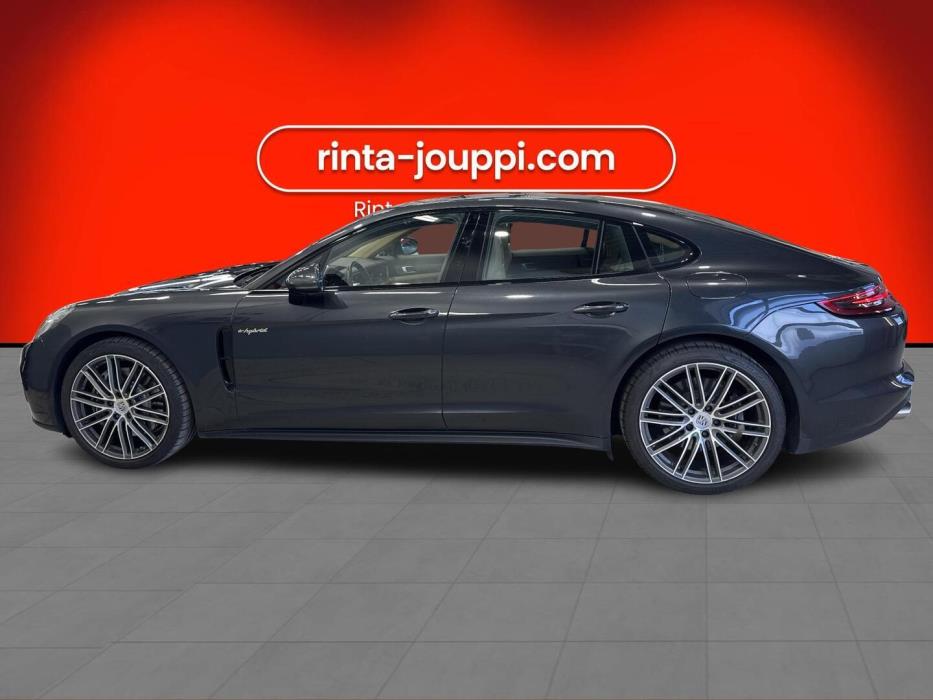 PORSCHE Panamera 2018