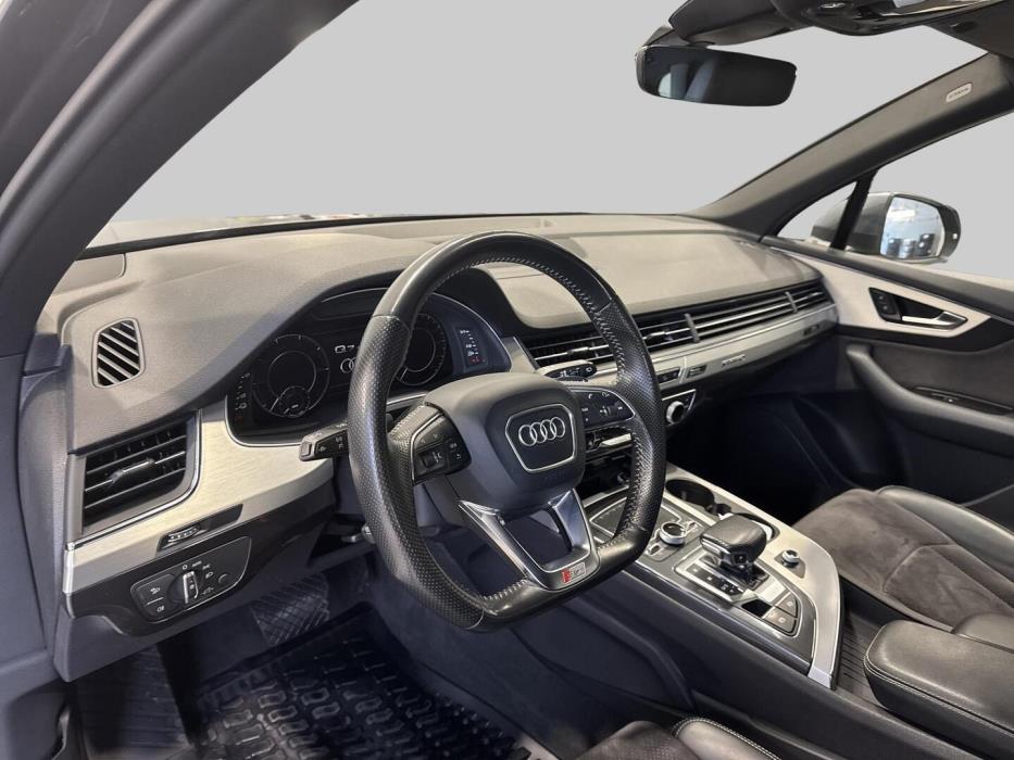 AUDI Q7 2018