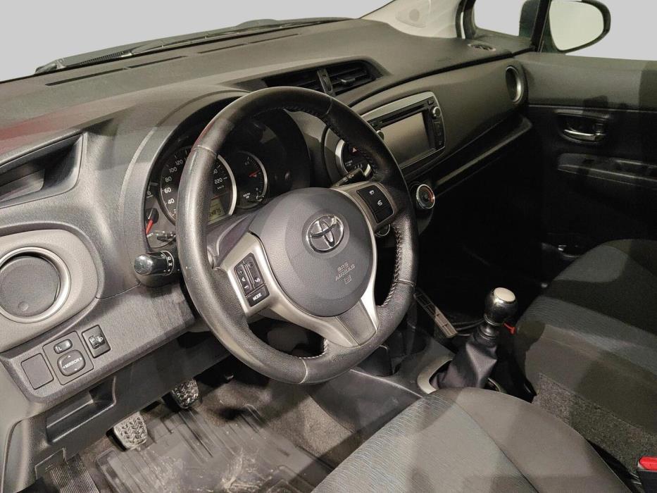TOYOTA Yaris 2012