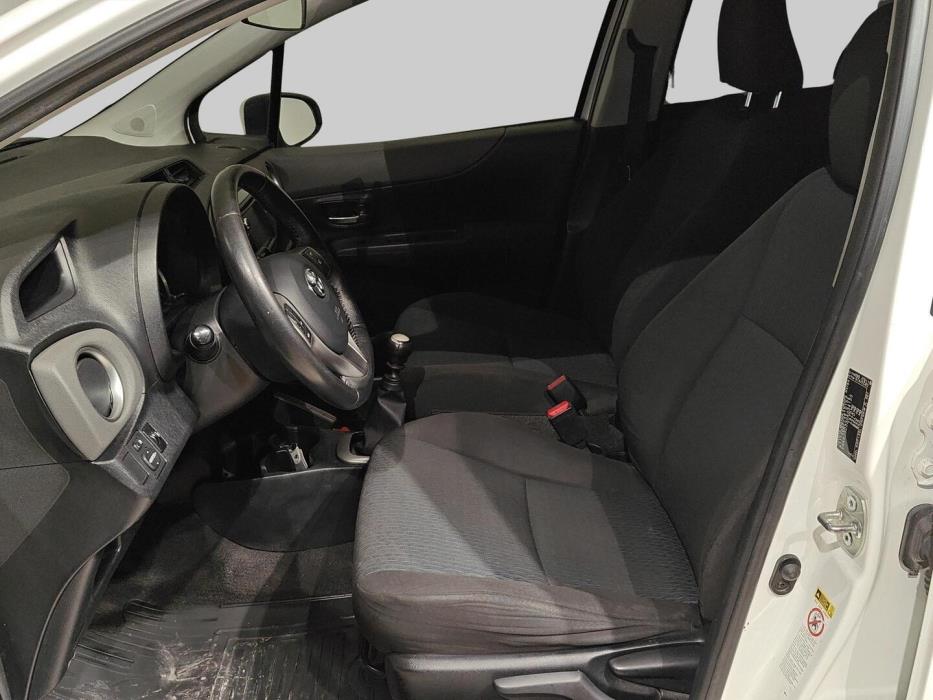 TOYOTA Yaris 2012