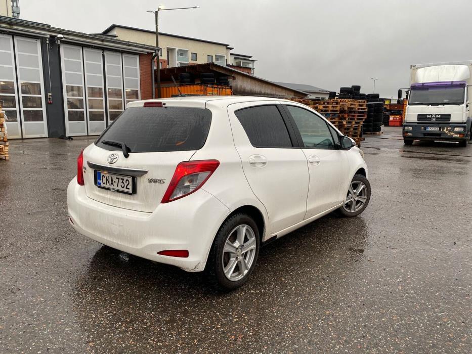 TOYOTA Yaris 2012