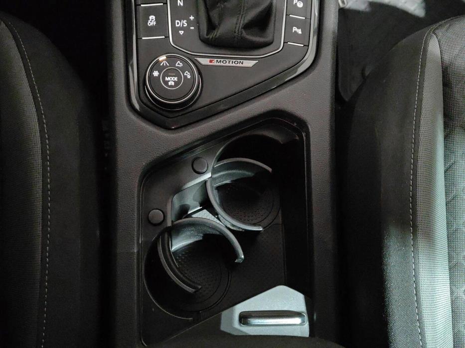 VOLKSWAGEN Tiguan 2016