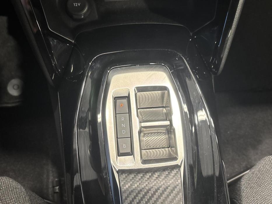 PEUGEOT e-2008 2023