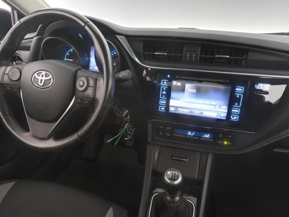TOYOTA AURIS 2015