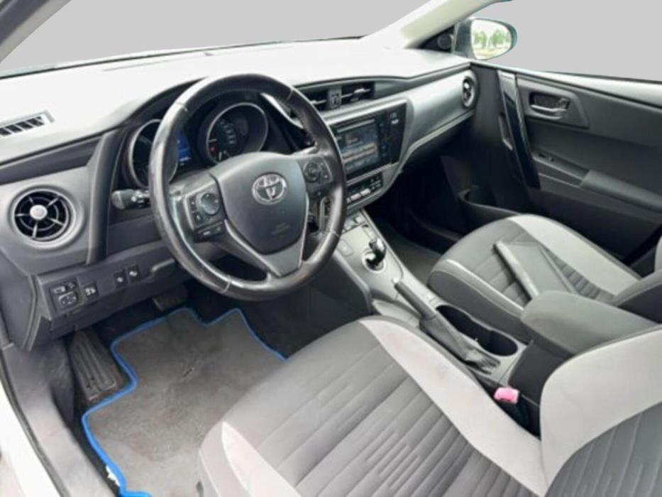 TOYOTA AURIS 2016