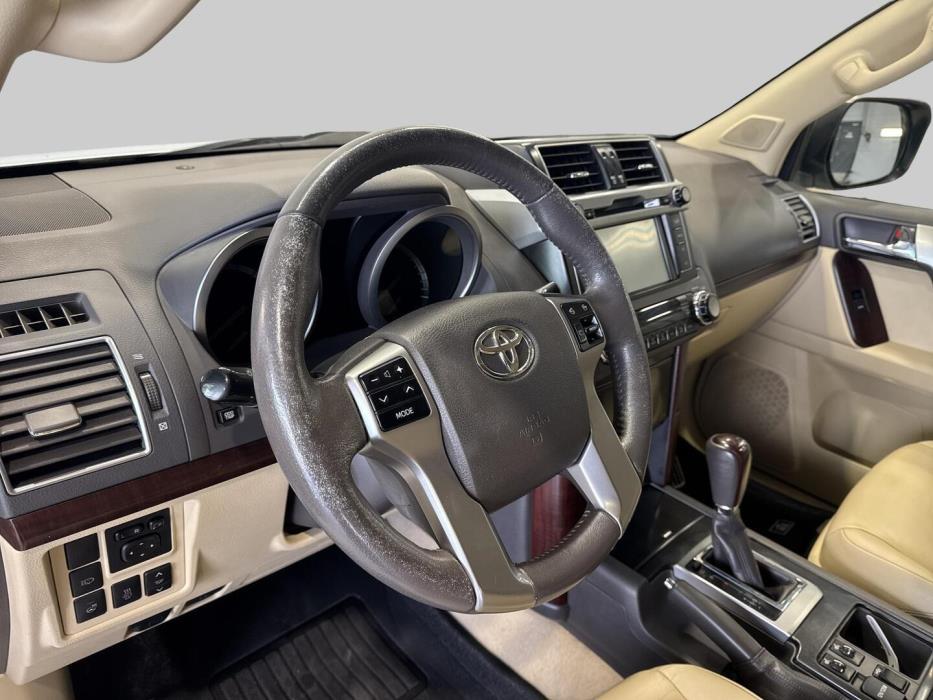 TOYOTA Land Cruiser 2016