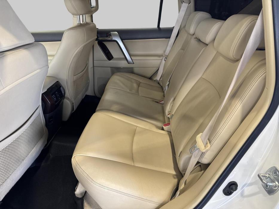 TOYOTA Land Cruiser 2016