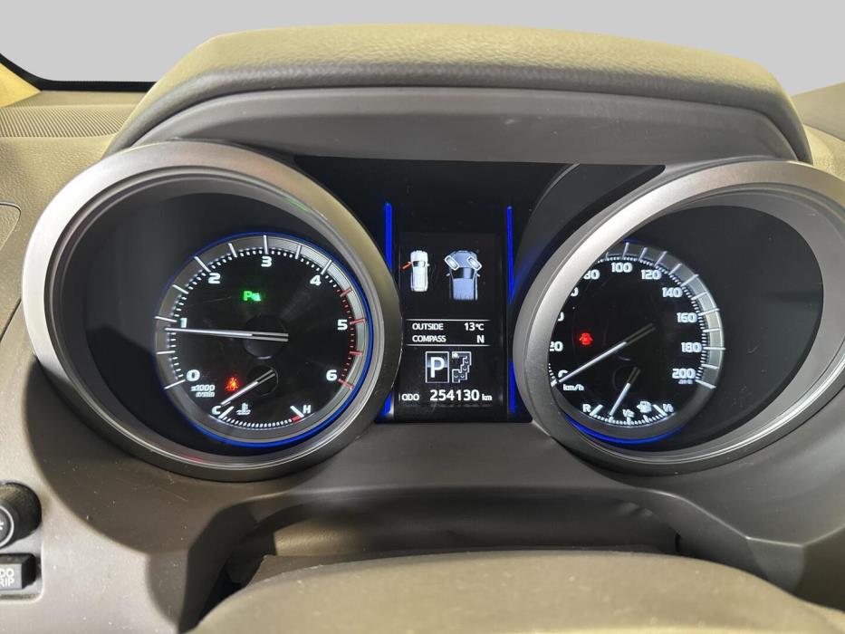 TOYOTA Land Cruiser 2016