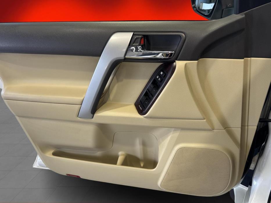 TOYOTA Land Cruiser 2016
