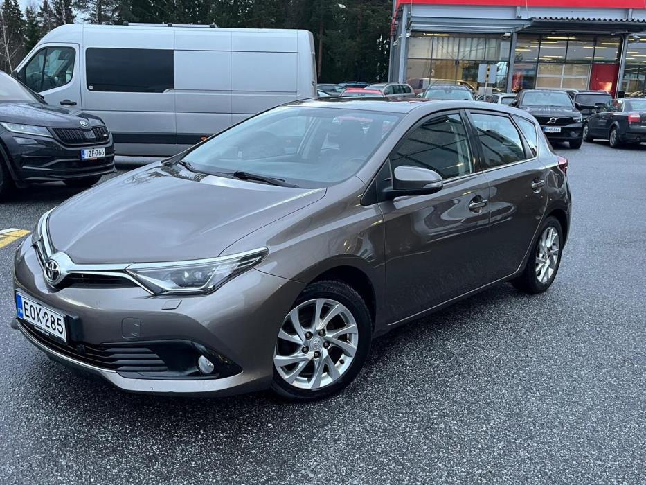 TOYOTA Auris 2016