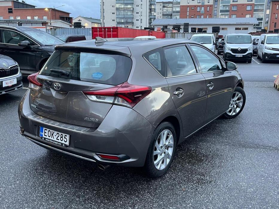 TOYOTA Auris 2016