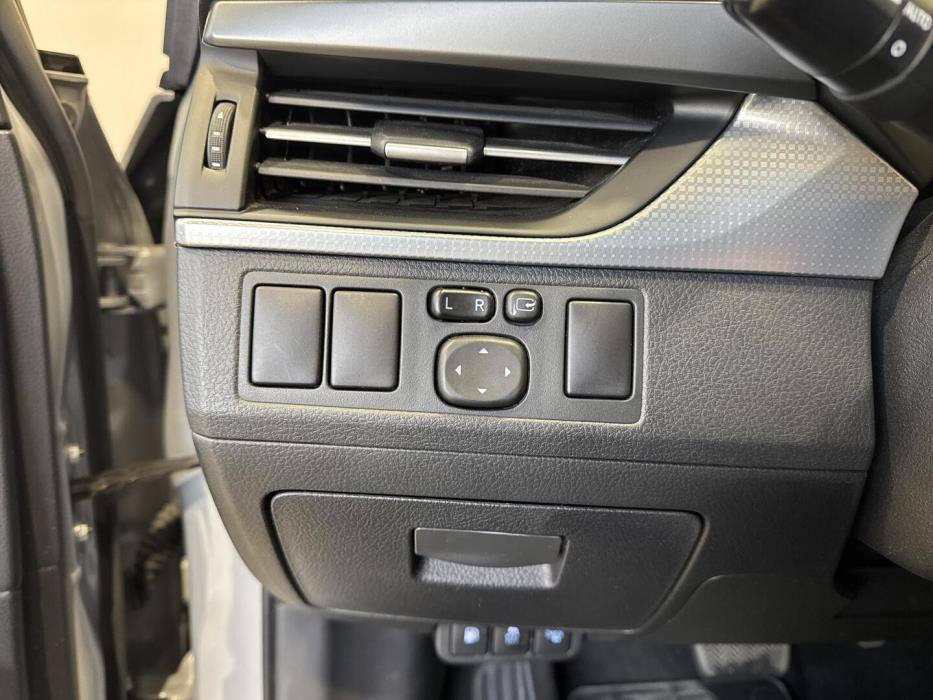 TOYOTA AVENSIS 2018