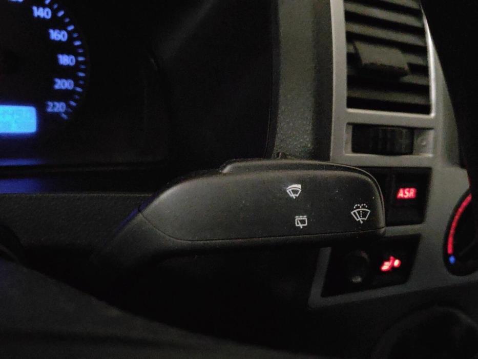 VOLKSWAGEN Transporter 2005