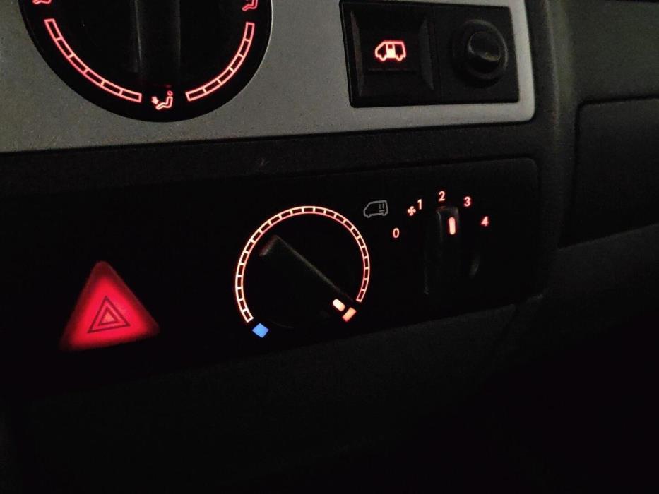 VOLKSWAGEN Transporter 2005