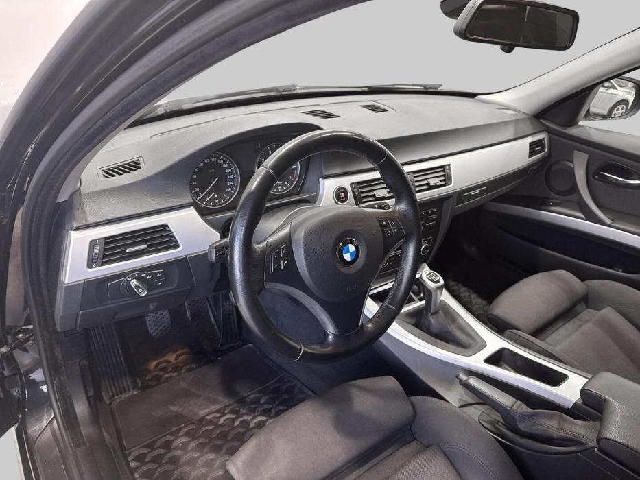 BMW 318 2010