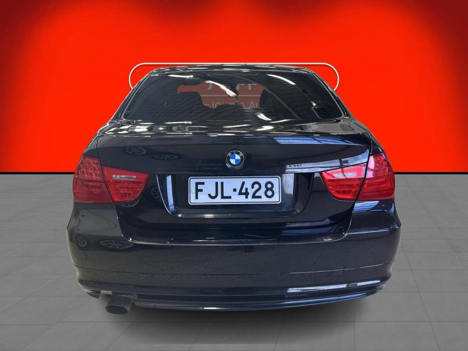BMW 318 2010