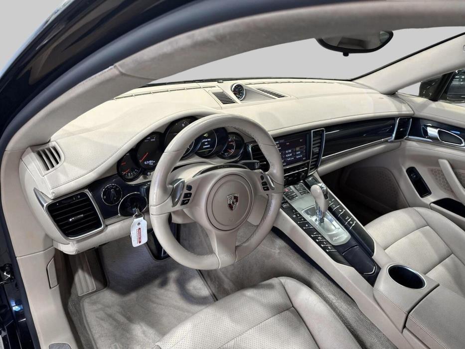 PORSCHE PANAMERA 4 2012